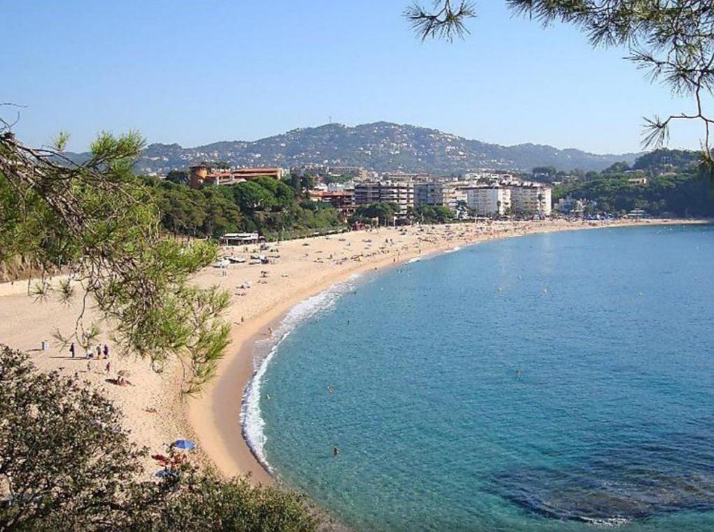 Seahomes Vacations, Beach&Pool, In Fenals Beach Lloret de Mar Bagian luar foto