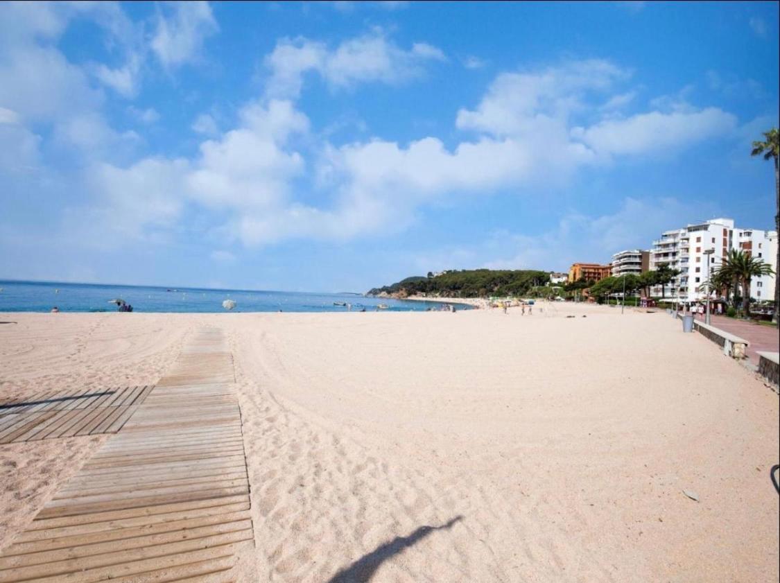 Seahomes Vacations, Beach&Pool, In Fenals Beach Lloret de Mar Bagian luar foto